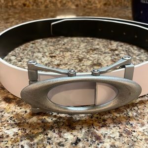 Oakley size 38 whie/black reversible belt.